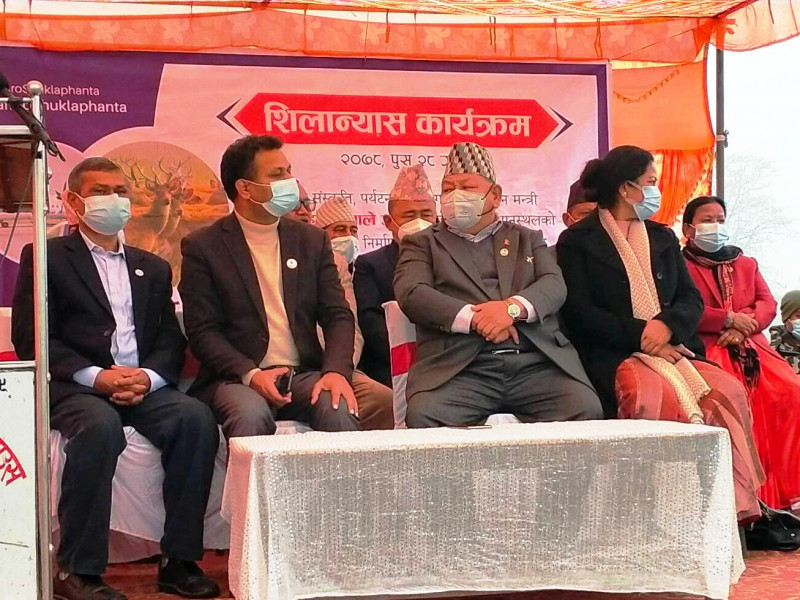 मन्त्री आलेद्वारा कञ्चनपुरको मझगाँउ विमानस्थलको शिलान्यास
